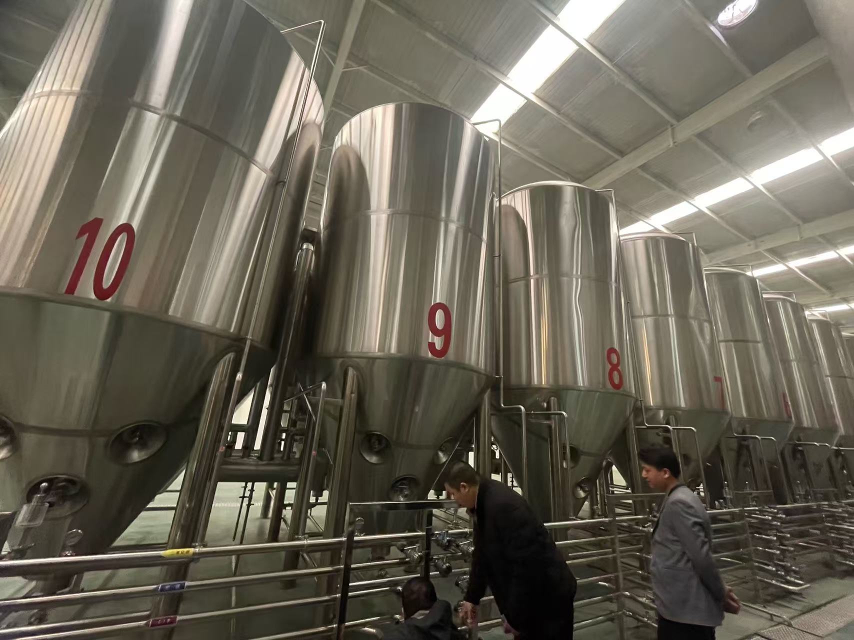 翰林镇精酿啤酒设备厂—平面布置、设备设计、制造、调试、培训等一条龙服务